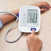 Давление &laquo;скачет&raquo;: почему это опаснее стабильной гипертонии и что делать дома